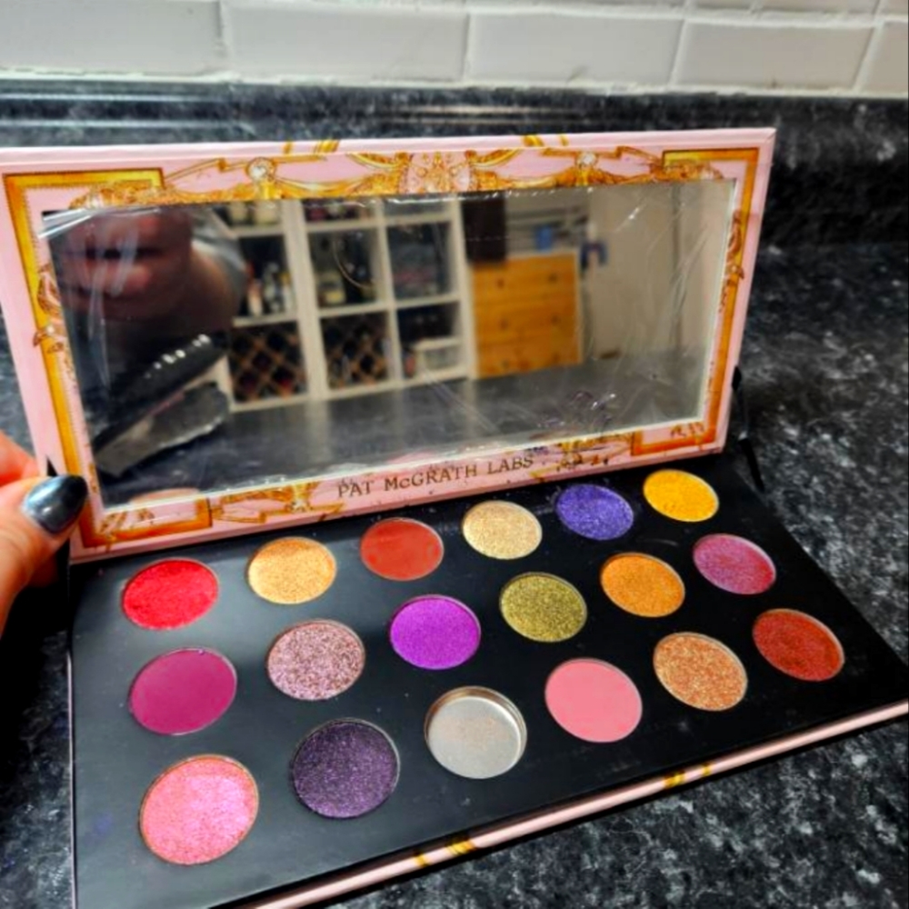 Pat McGrath Celestial Divinity Holiday Eyeshaow Palette Damaged but Neve…